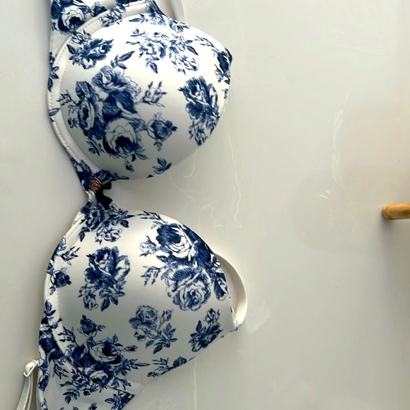 New without tags Victoria’s Secret push up bra. Size 32D - Picture 1 of 5